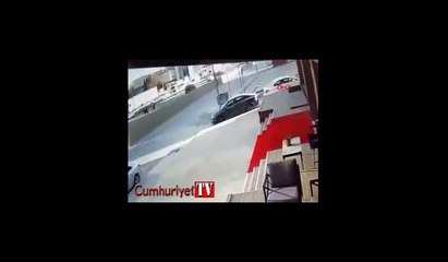 Polisten kaçarken paralar yola saçıldı