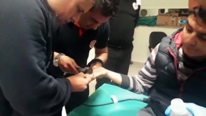 Taktığı yüzüğü çıkaramayan gencin imdadına itfaiye yetişti