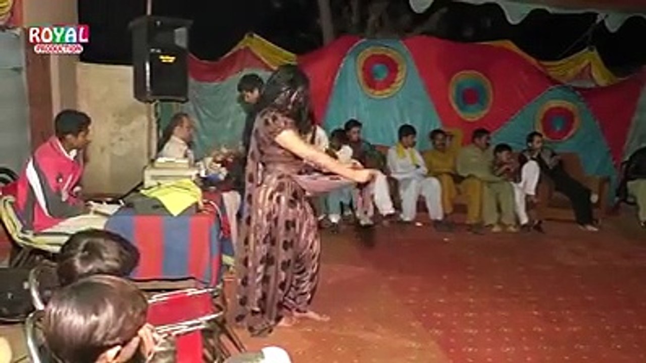 gila tara kariya sexy dance