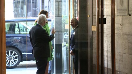 Pregnant Kate glowing in green at meeting on mental health