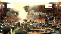 Kosova meclisi karıştı… Oylamaya gaz bombası engeli