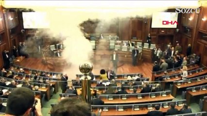 Kosova meclisi karıştı… Oylamaya gaz bombası engeli