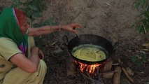 Kadhi Pakoda Recipe, Desi Kadhi Recipe Cooked On Chulha By 70 Year Old Granny Village Food Haryana