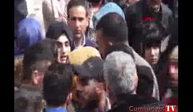 Bingöl Nevruzunda, Bozkurt işareti gerginliği: İki genç kız alandan uzaklaştırıldı