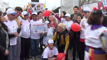 Down sendromlu çocukların renkli koşusu