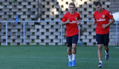 Griezmann fait la présentation de Lucas Hernandez