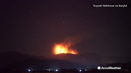 Download Video: Shinmoedake volcano erupts, explosive sound heard from distance