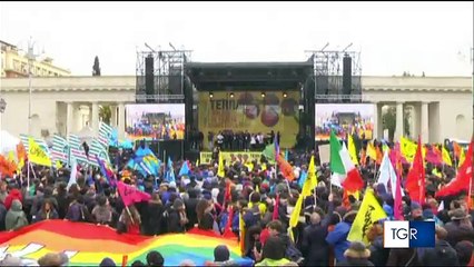 Tải video: Foggia: in migliaia al corteo della 