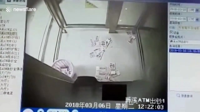 Quand un distributeur de billets se met à cracher de l'argent...