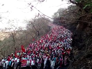 kisaan sabha morchya nashik to mumbai ( kasaara ghat )2