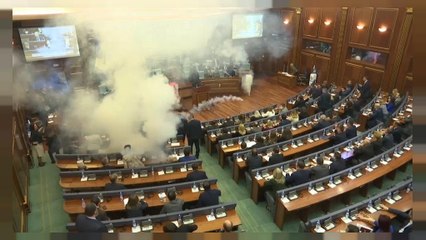Kosovo, lancio di lacrimogeni in parlamento