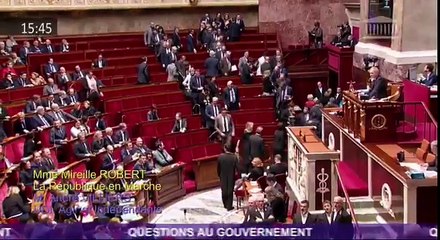 Regardez l'incident à l’Assemblée: les députés de l’opposition quittent l’hémicycle