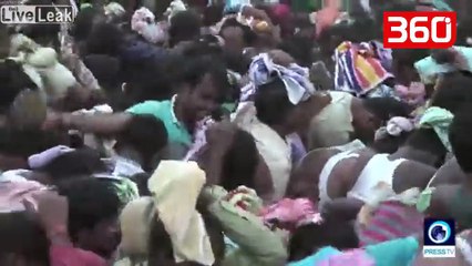 Mbahet festivali i veçantë ku njerëzit gjuajnë njëri-tjetrin me bajga lope për mbarësi (360video)