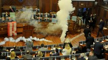 Des gaz lacrymogènes au parlement kosovar