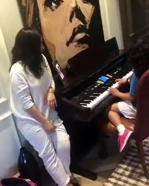 "شيرين" تغني "مشاعر" على ألحان نجلتها "مريم" (فيديو)