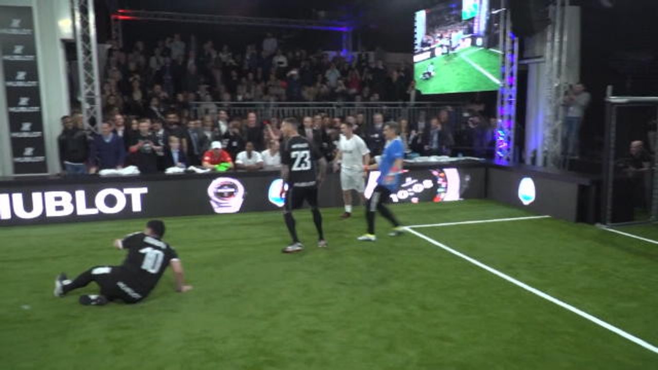 Amical - Maradona a encore de beaux restes