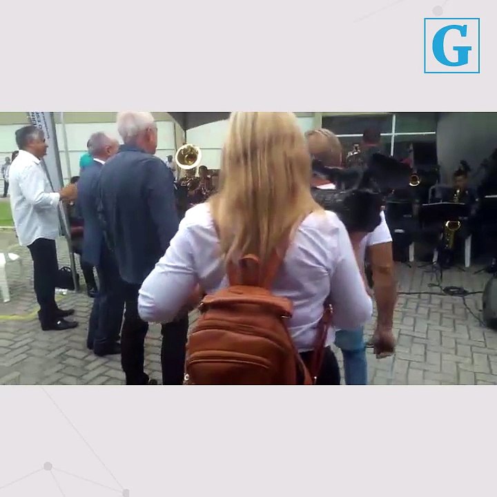 Hartung e Meneghelli dançam em evento em Vitória