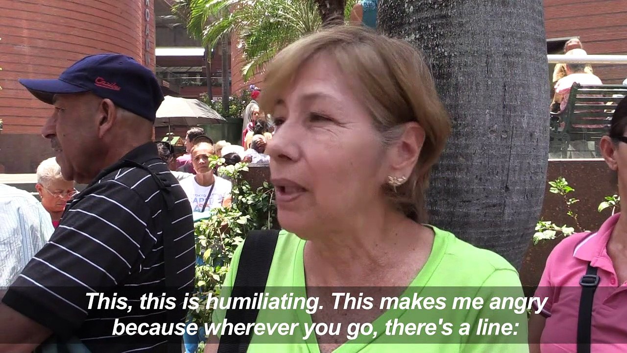 Venezuelans queue for monthly pension to buy half a kilo of meat