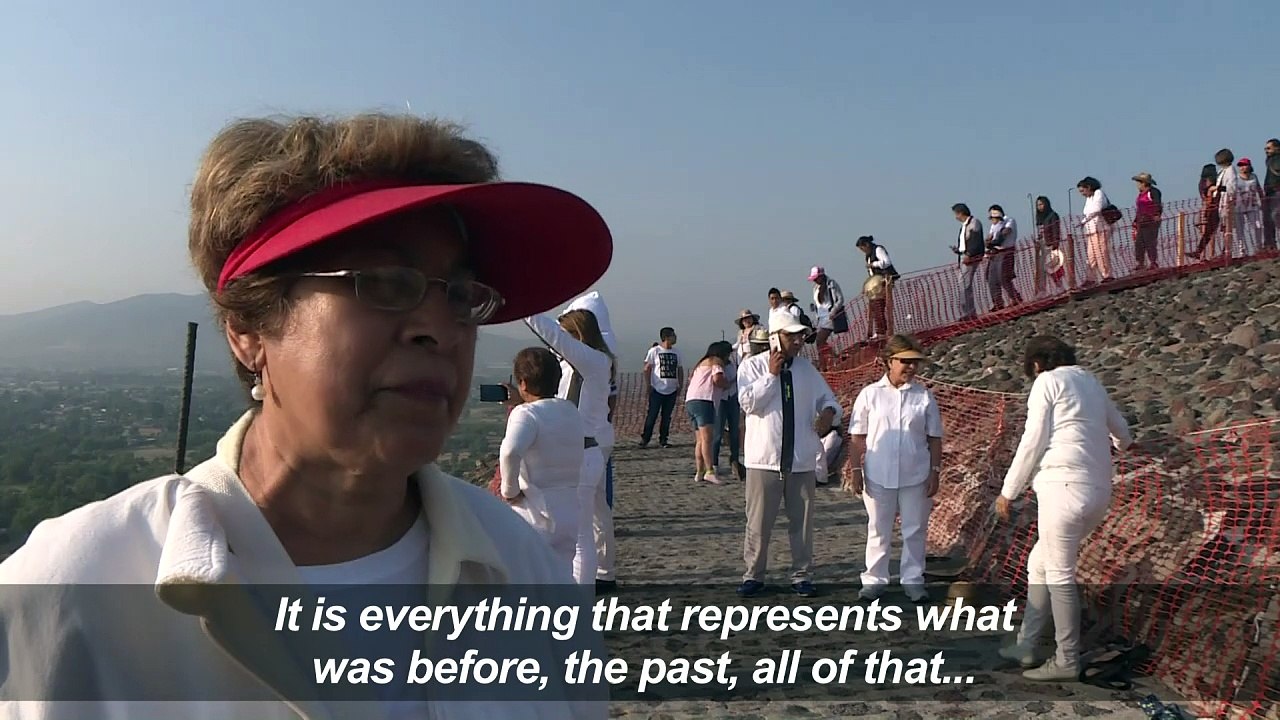 Hundreds welcome spring equinox atop Aztec pyramids in Mexico
