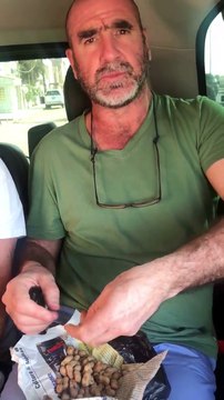 Quand Eric Cantona déguste du guerté made in Sénégal