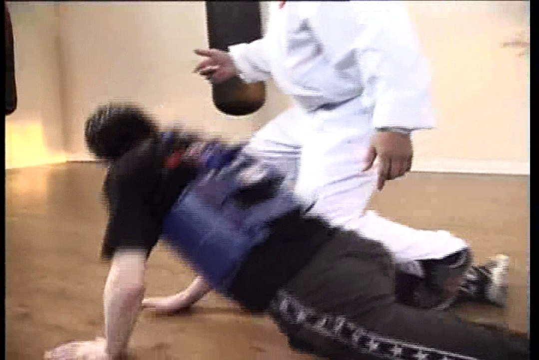 Jeet Kune Do with Michael Wong 3 - Lock and Hold 11
