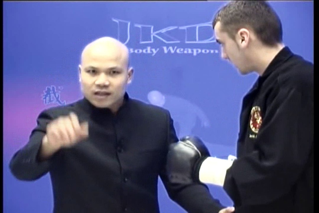 Jeet Kune Do with Michael Wong 3 - Lock and Hold 16