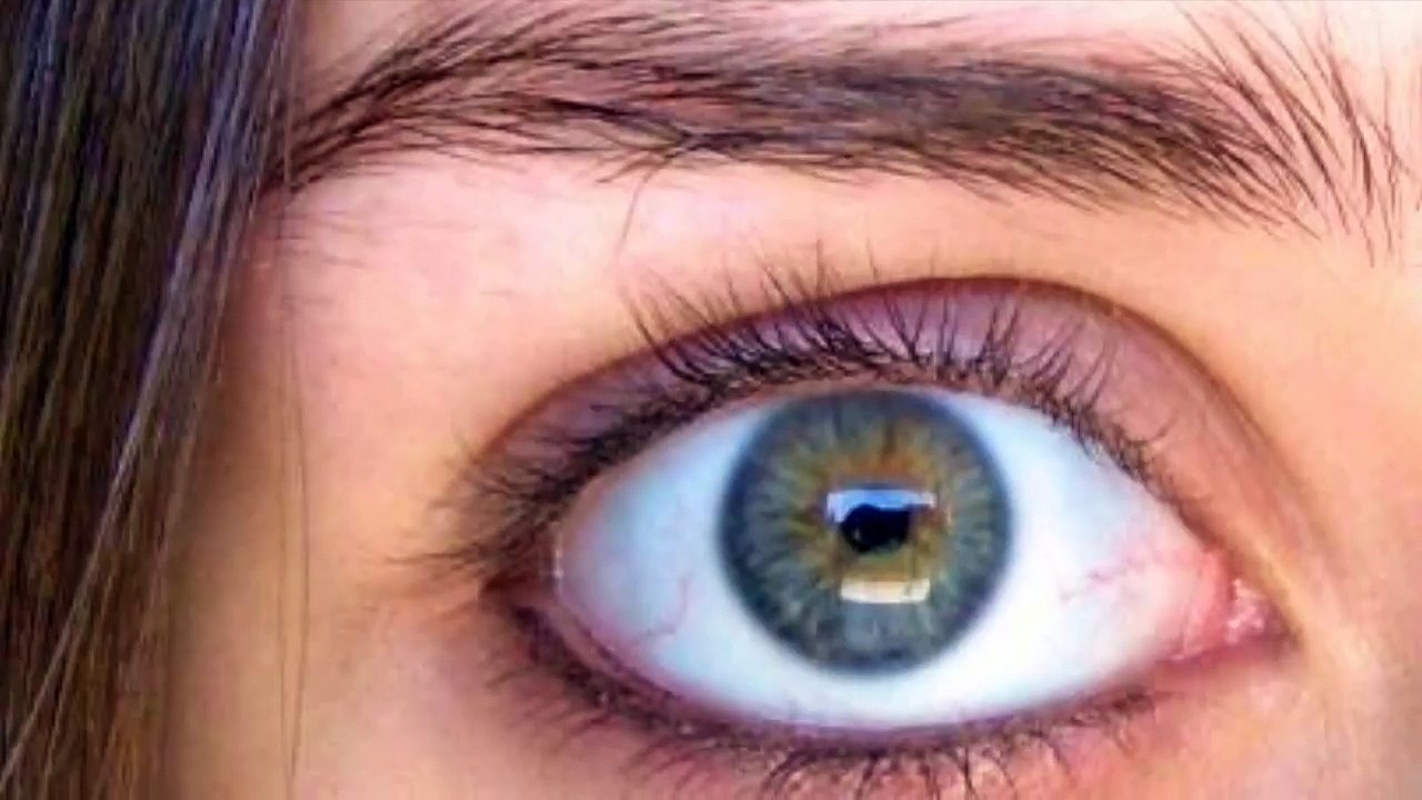 ماذا تخبرنا به لون عينك