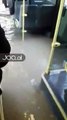 Përmbytet nga uji autobusi i linjës Durrës-Nishtullë.