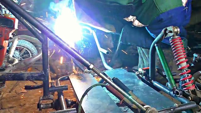 ✅Лютый КреоЦикл из табурета и бензопилы Самодельный мопед с коляской