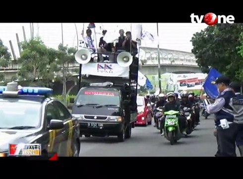 Ratusan Buruh di Bekasi Berunjuk Rasa Depan Kantor Bupati