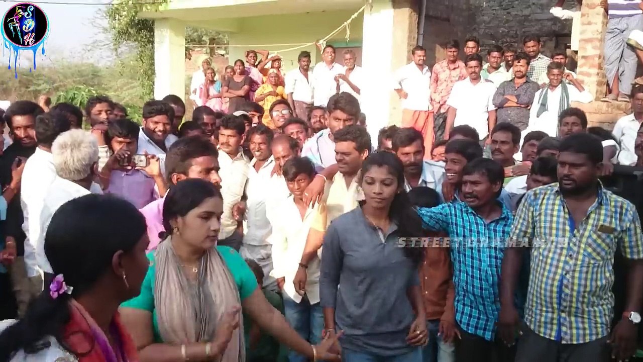 பணத்திற்காக மானத்தை இழந்து இந்தப் பெண்கள் செய்யும் அசிங்கத்தைப் பாருங்கள்