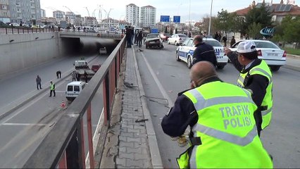 Otomobilinin ön camına korkuluk demiri düşen sürücü ölümden döndü