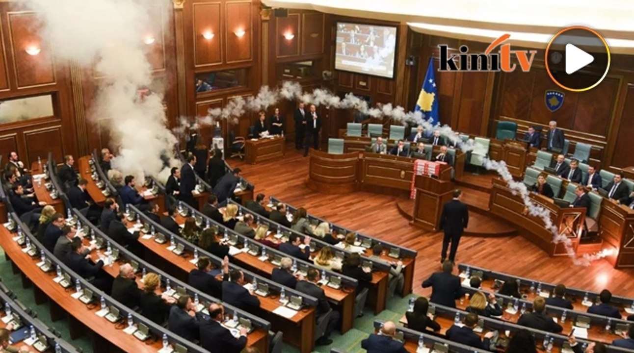 Parlimen Kosovo 'kecoh', MP lontar gas pemedih mata dalam dewan