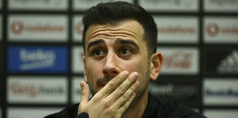 Beşiktaş, Oğuzhan Özyakup'la Arsenal'a Verilecek Para Nedeniyle Sözleşme İmzalayamıyor