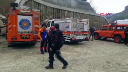 Polis otosu dereye uçtu 1 şehit, 1 yaralı,1 kayıp