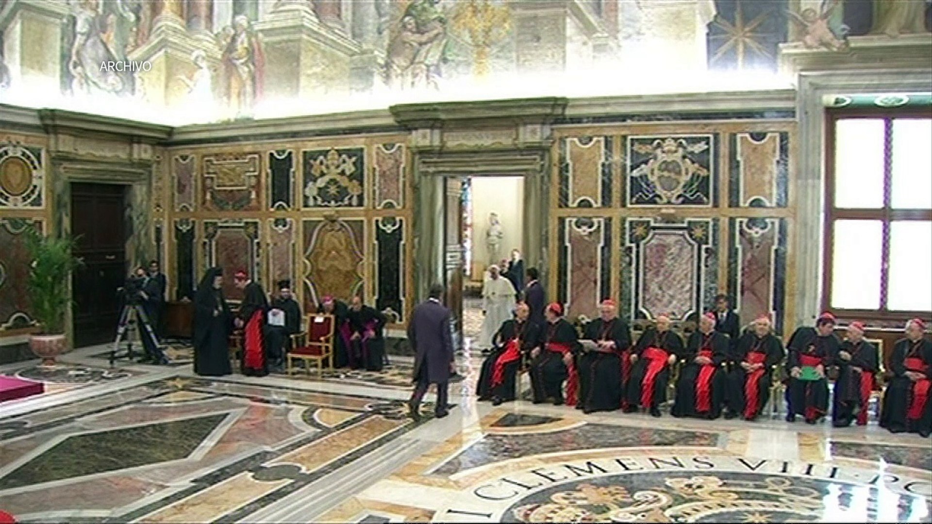Dimite jefe de comunicación de Vaticano por escándalo
