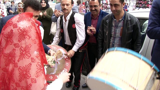 Down Sendromlu genç kız telli duvaklı gelin oldu