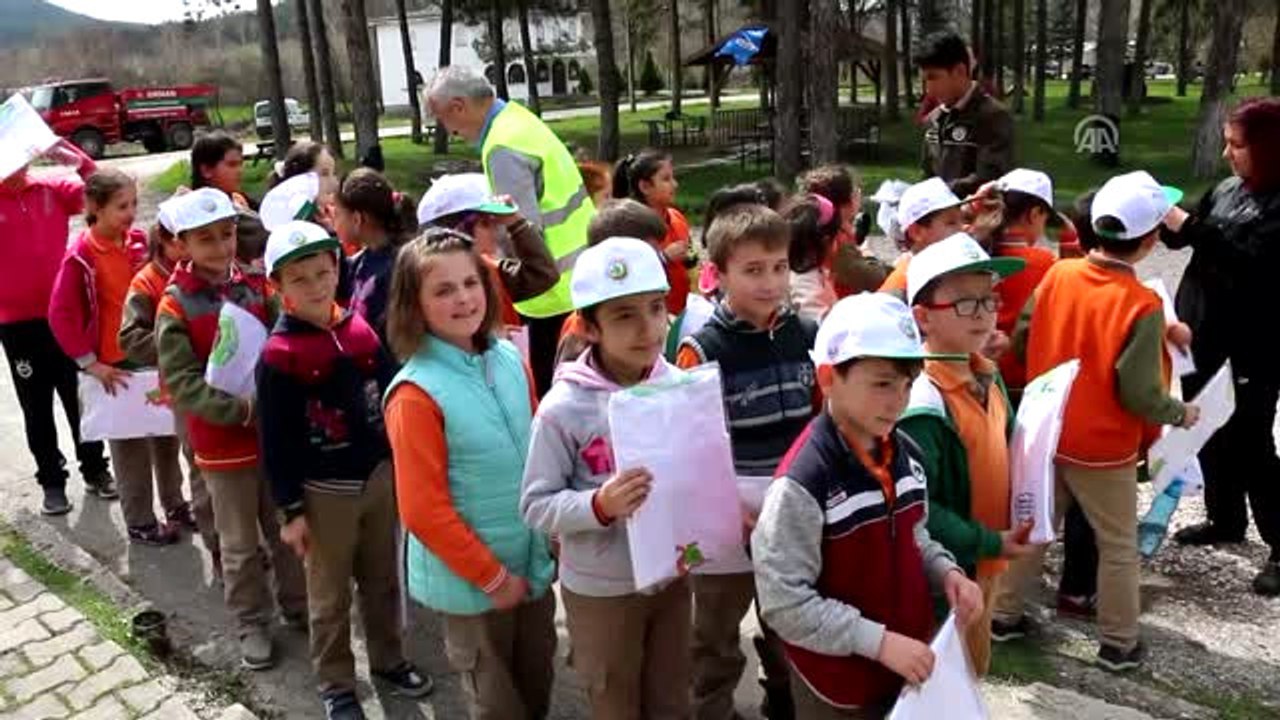 Öğrenciler 300 Fidanı Toprakla Buluşturdu