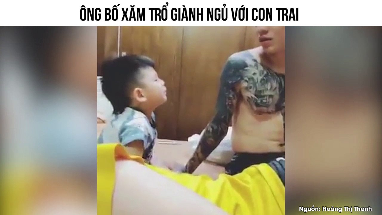 Cười đau bụng trước clip ông bố xăm trổ dùng mọi lý lẽ không chịu nhường mẹ cho con trai ngủ cùng