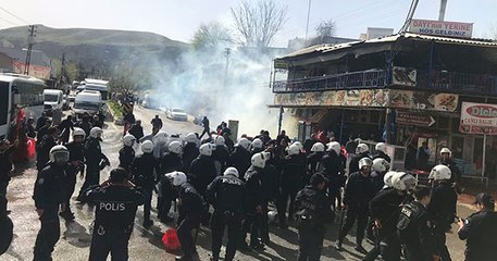 Hasankeyf'te Gerginlik! Kaymakamlığa Yürümek İsteyen Vatandaşlara Polis Müdahale Etti