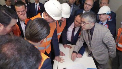 Bakan Gül, yapımı devam eden adliye inşaatını inceledi