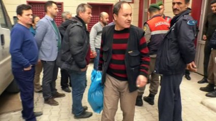 Eymen bebek kazada ölen anne ve kardeşlerinin cenazelerini yaşlı gözlerle bekledi