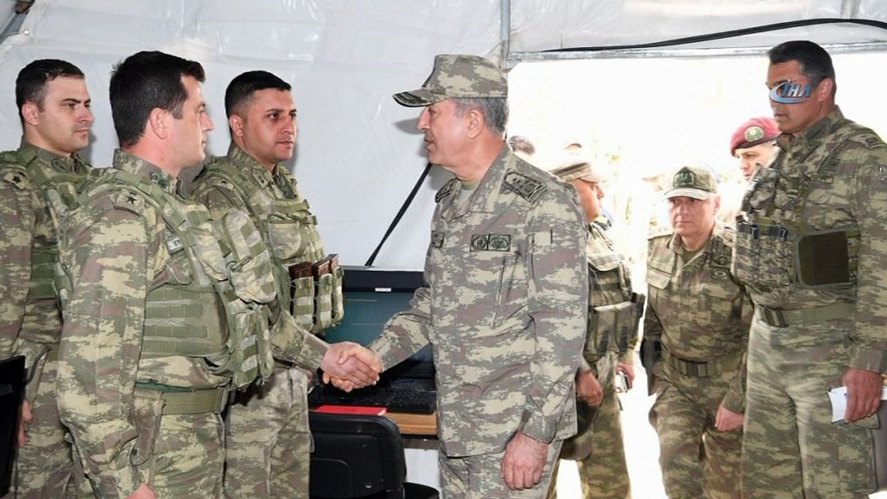Genelkurmay Başkanı Akar, Kilis'teli birlikleri denetledi