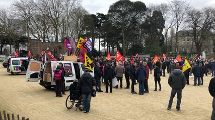 2000 manifestants pour la défense du service public