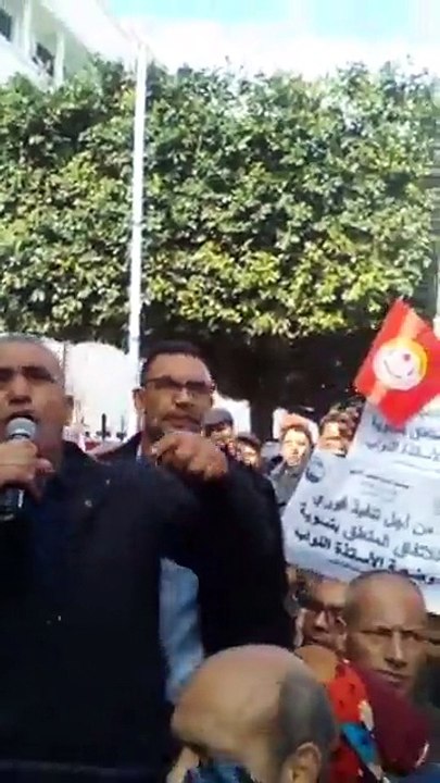 اليعقوبي من أمام وزارة التربية يهدّد ويتوّعد بالتصعيد