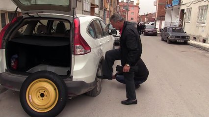 Park halindeki 19 aracın lastikleri kesildi - ÇORUM