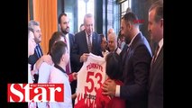 Cumhurbaşkanı Recep Tayyip Erdoğan, Down Sendromlu Özel Sporcular Futsal Milli Takımını kabul etti