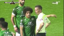 لاعب مصري في السعودية يرمي زجاجة بوجه الحكم