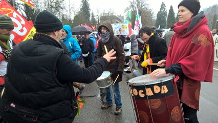 Ambiance festive au départ du cortège à Epinal