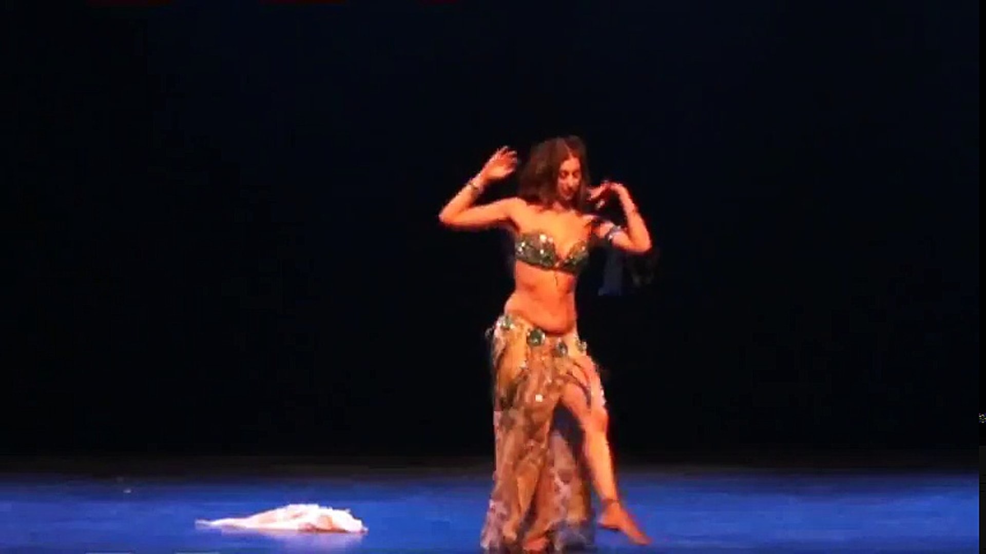 الرقص الشرقي العربي جامد مع الراقصه _ سايدي - فيديو Dailymotion
